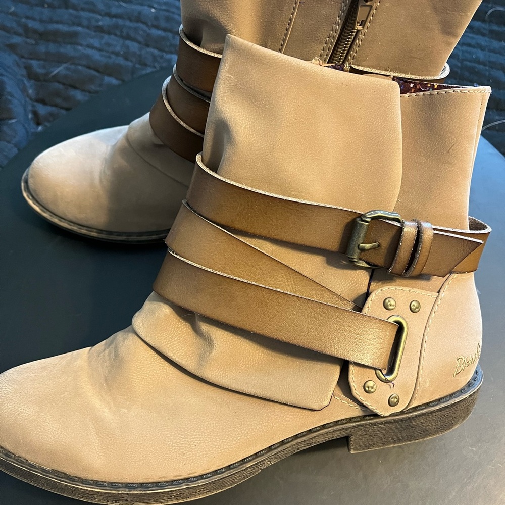 Tan/brown ankle boots